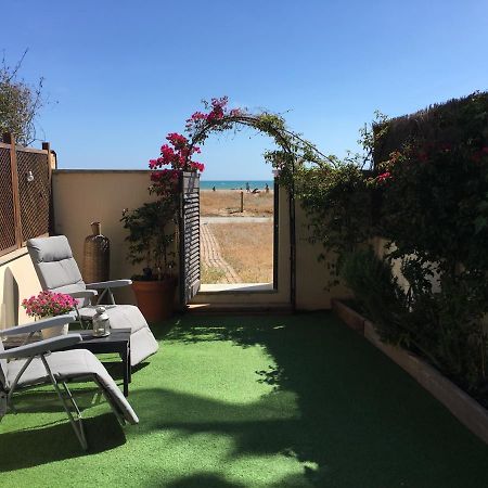Beach Flat With Garden Castelldefels Exterior photo
