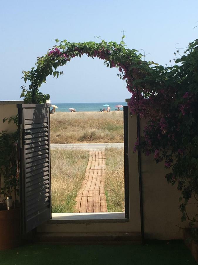 Beach Flat With Garden Castelldefels Exterior photo